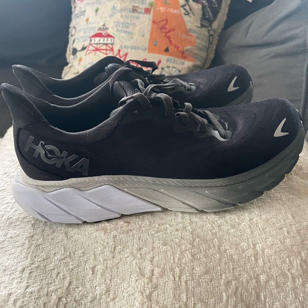 Ladies size 10 HOKA Arahi 6